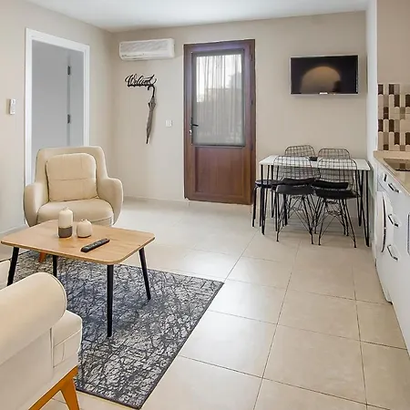 Apartment Dolphin Residences - Begonya 2 *
