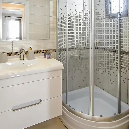Apartment Dolphin Residences - Begonya 2 *