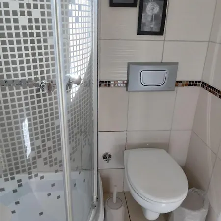 Apartment Dolphin Residences - Begonya 2 *